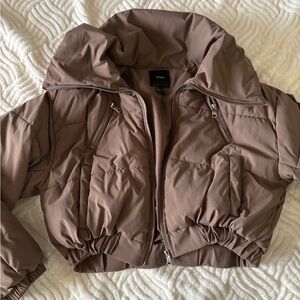 Cropped puffy jacket